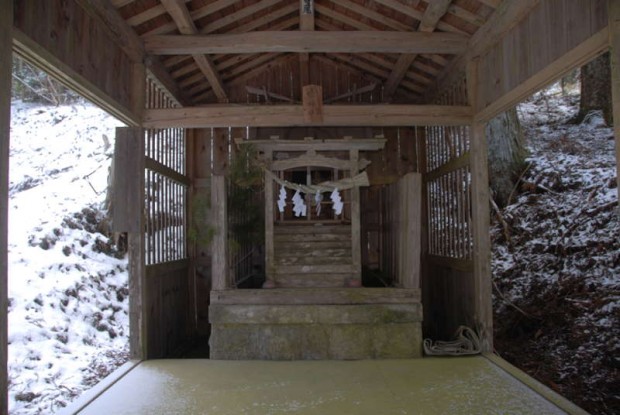 上川内の上諏訪神社の雷神社